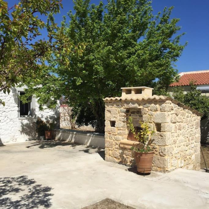 Aνεξάρτητη Παραδοσιακή Πέτρινη Κατοικία Corinto Exterior foto