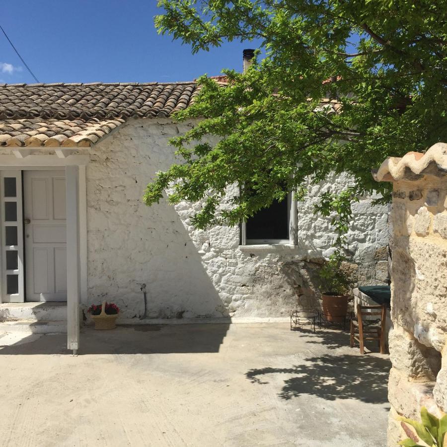 Aνεξάρτητη Παραδοσιακή Πέτρινη Κατοικία Corinto Exterior foto