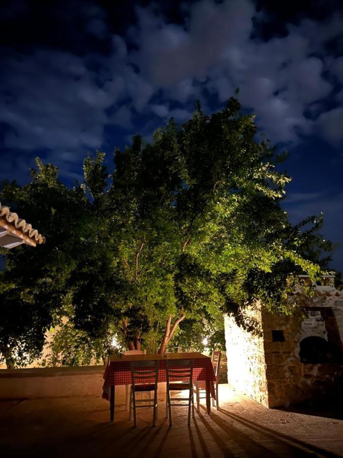 Aνεξάρτητη Παραδοσιακή Πέτρινη Κατοικία Corinto Exterior foto
